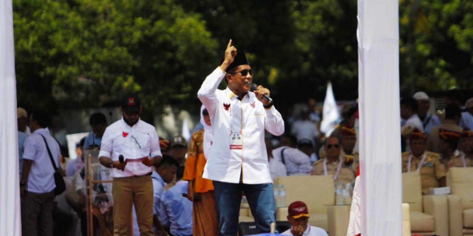 Ketua-Komisi-1-DPR-RI-DR.-H.-Abdul-Kharis-Almasyhari