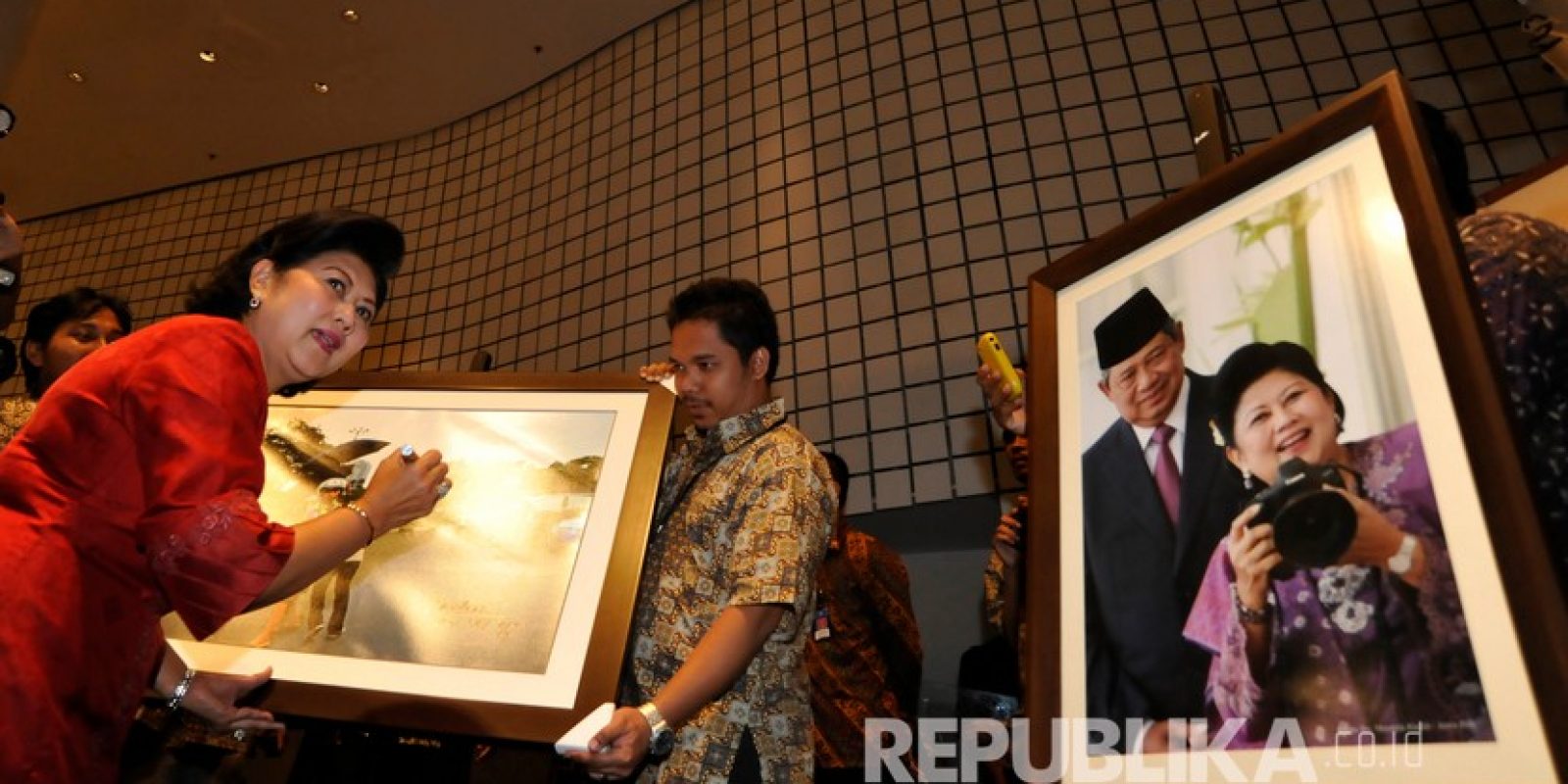 File foto) Ani Yudhoyono dikenal memiliki hobi fotografi.
