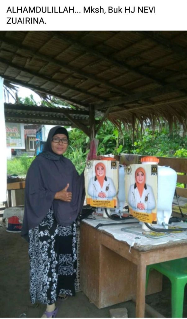 Hj. Nevi Zuairina Menyasar Ratusan Titik Untuk Membagi Sanitizer dan Memberi Disinfektan Mencegah Penyebaran Virus Corona