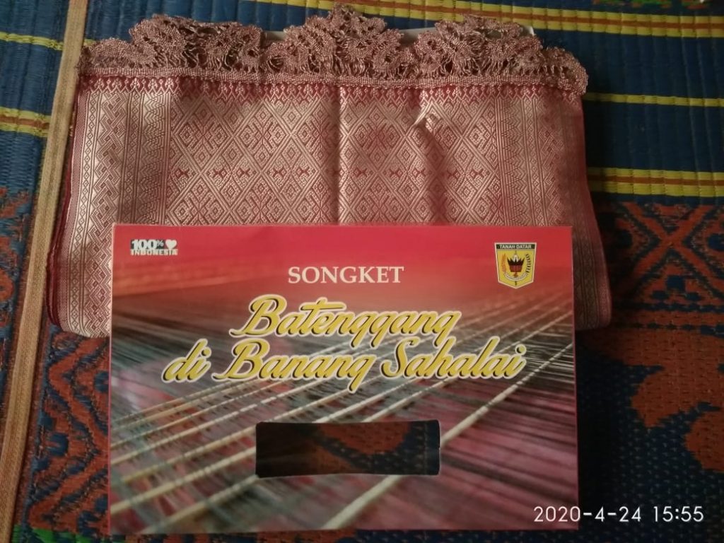 Nevi Zuairina Borong Produk Muslimah UMKM Terdampak Covid-19