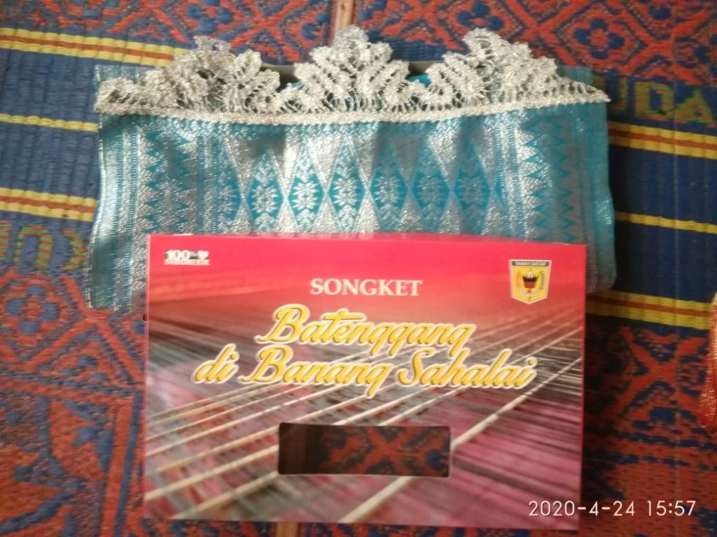 Nevi Zuairina Borong Produk Muslimah UMKM Terdampak Covid-19