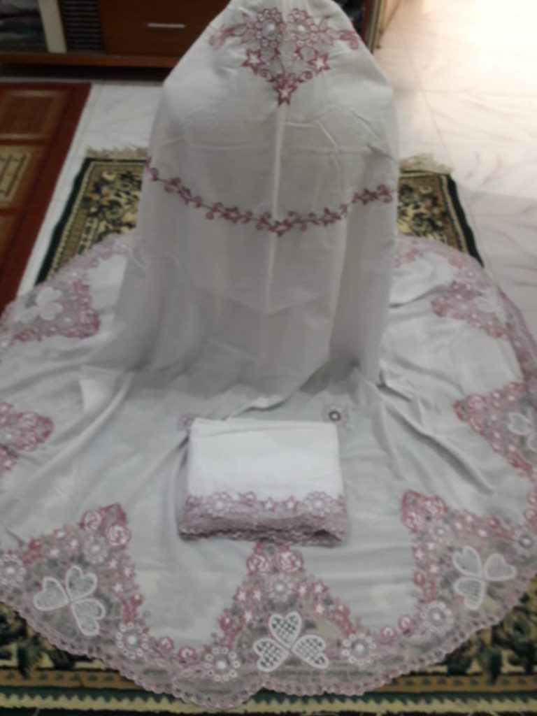 Nevi Zuairina Borong Produk Muslimah UMKM Terdampak Covid-19