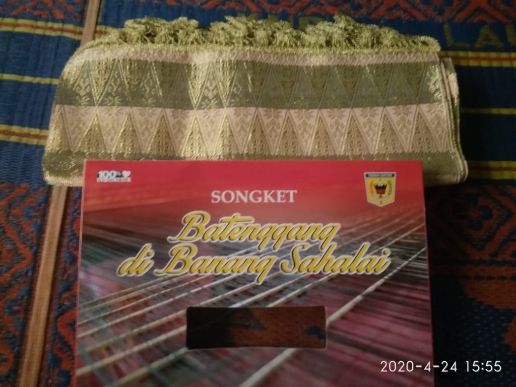 Nevi Zuairina Borong Produk Muslimah UMKM Terdampak Covid-19
