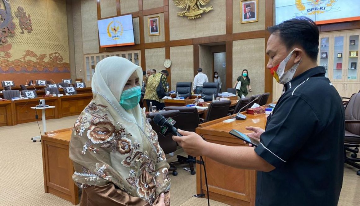 Anggota-Komisi-VI-HARKOPNAS-Pemerintah-Perlu-Berperan-Lebih-Pada-Pengembangan-Koperasi-Syariah-2