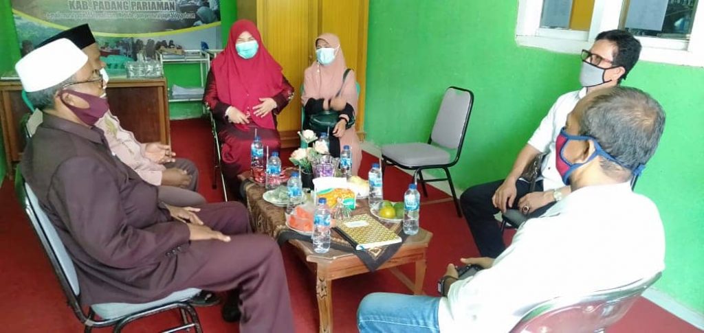 Nevi Zuairina Serahkan Bantuan untuk Kemajuan Pesantren di Padang Pariaman dan Pasaman