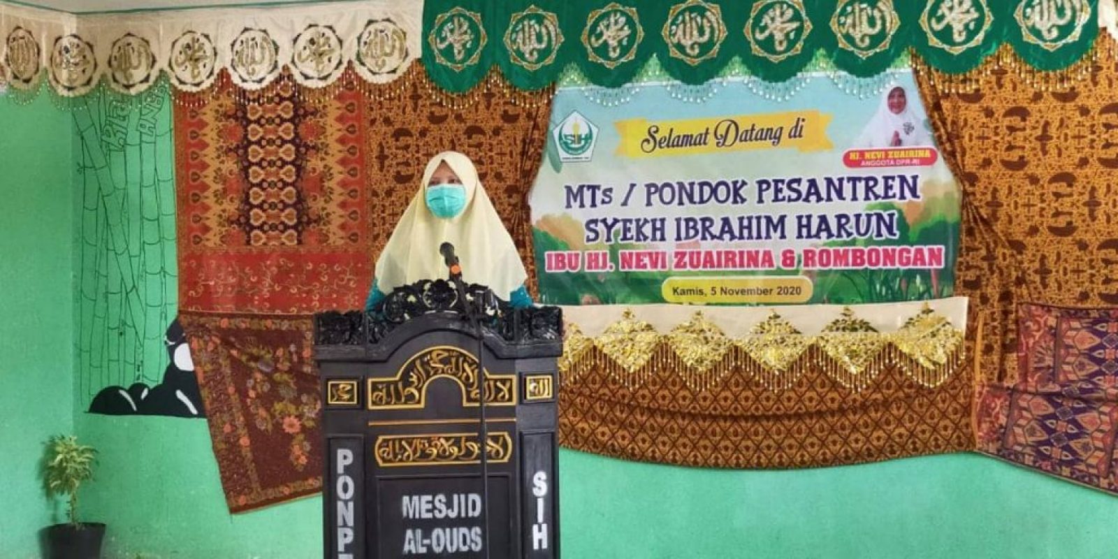Hj. Nevi Zuairina Serahkan Bantuan Untuk Pondok Pesantren dan Rumah Qur'an