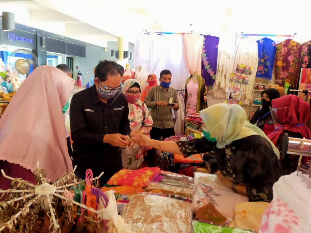 Nevi Zuairina Membuka Pameran UMKM di BIM Untuk Memeriahkan MTQ Nasional di Sumbar