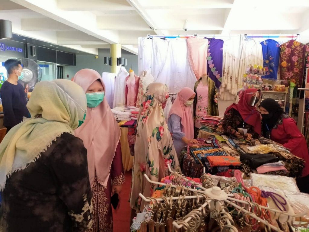 Nevi Zuairina Membuka Pameran UMKM di BIM Untuk Memeriahkan MTQ Nasional di Sumbar