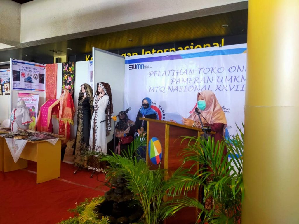 Nevi Zuairina Membuka Pameran UMKM di BIM Untuk Memeriahkan MTQ Nasional di Sumbar