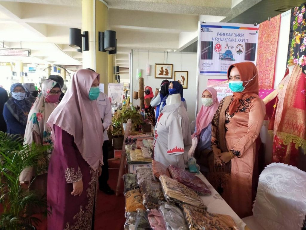 Nevi Zuairina Membuka Pameran UMKM di BIM Untuk Memeriahkan MTQ Nasional di Sumbar