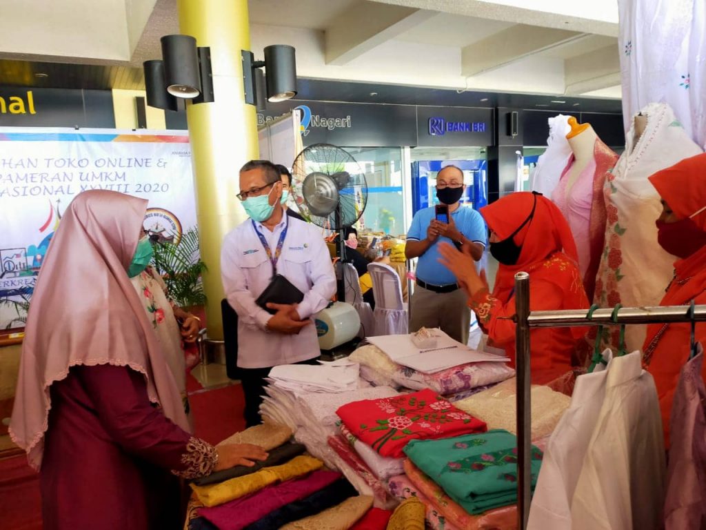 Nevi Zuairina Membuka Pameran UMKM di BIM Untuk Memeriahkan MTQ Nasional di Sumbar