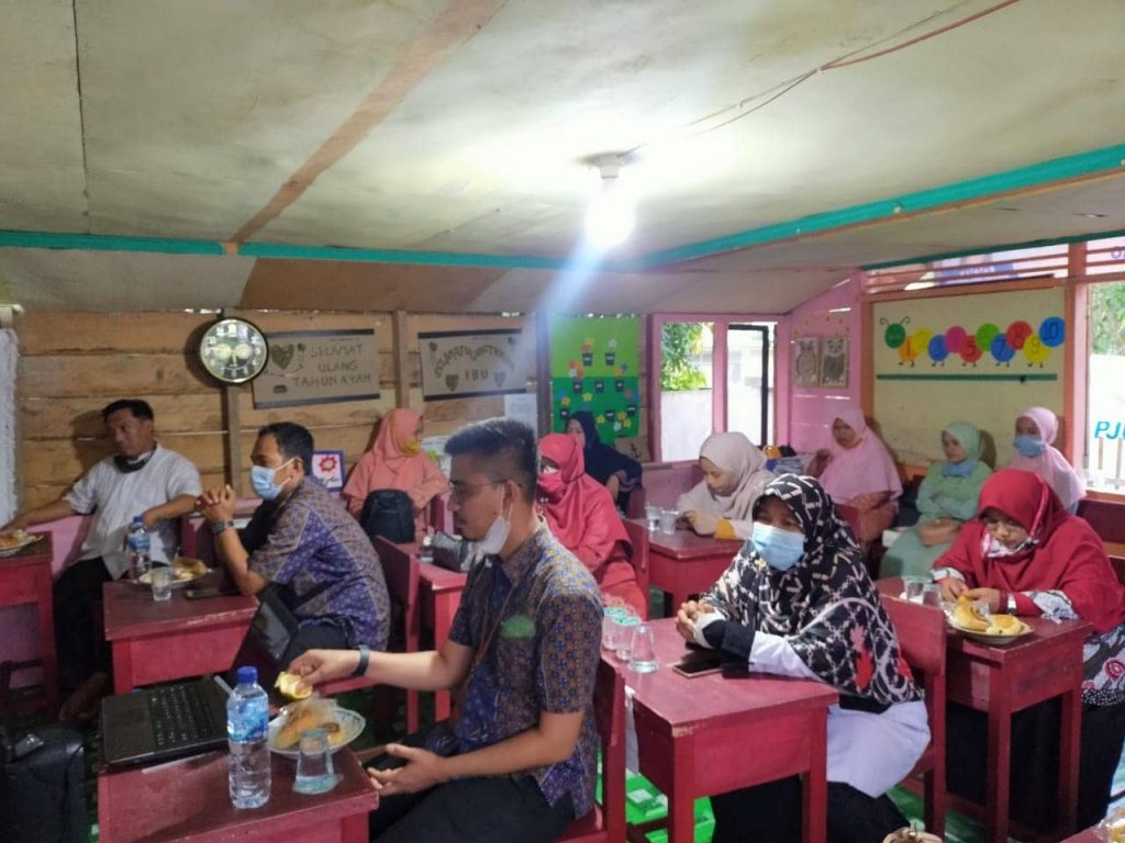 Nevi Zuairina Serahkan Alat Mesin Pertanian untuk Lima Kelompok Tani di Kabupaten Pasaman
