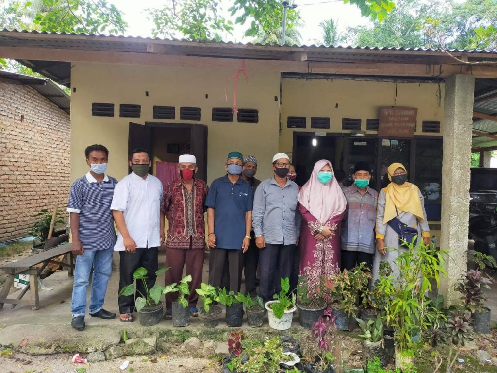 Nevi Zuairina Serahkan Alat Mesin Pertanian untuk Lima Kelompok Tani di Kabupaten Pasaman
