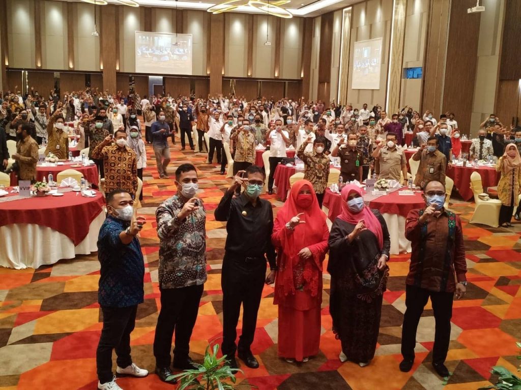 Nevi Zuairina Terima Penghargaan Achievement Motivation Person Award 2020