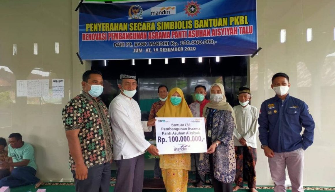 Nevi Zuairina Menyerahkan Bantuan Pembangunan Renovasi Panti Asuhan Aisyiyah dan Masjid Al Ikhlas Sopan Saiyo