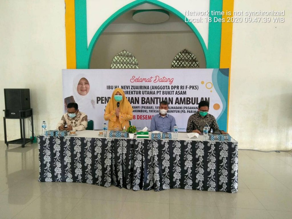 Nevi Zuairina Serahkan Ambulan di Empat Kabupaten Kota Wilayah Sumbar