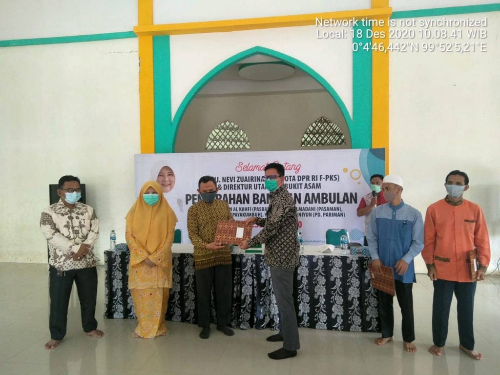 Nevi Zuairina Serahkan Ambulan di Empat Kabupaten Kota Wilayah Sumbar