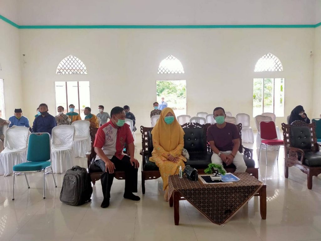 Nevi Zuairina Serahkan Ambulan di Empat Kabupaten Kota Wilayah Sumbar