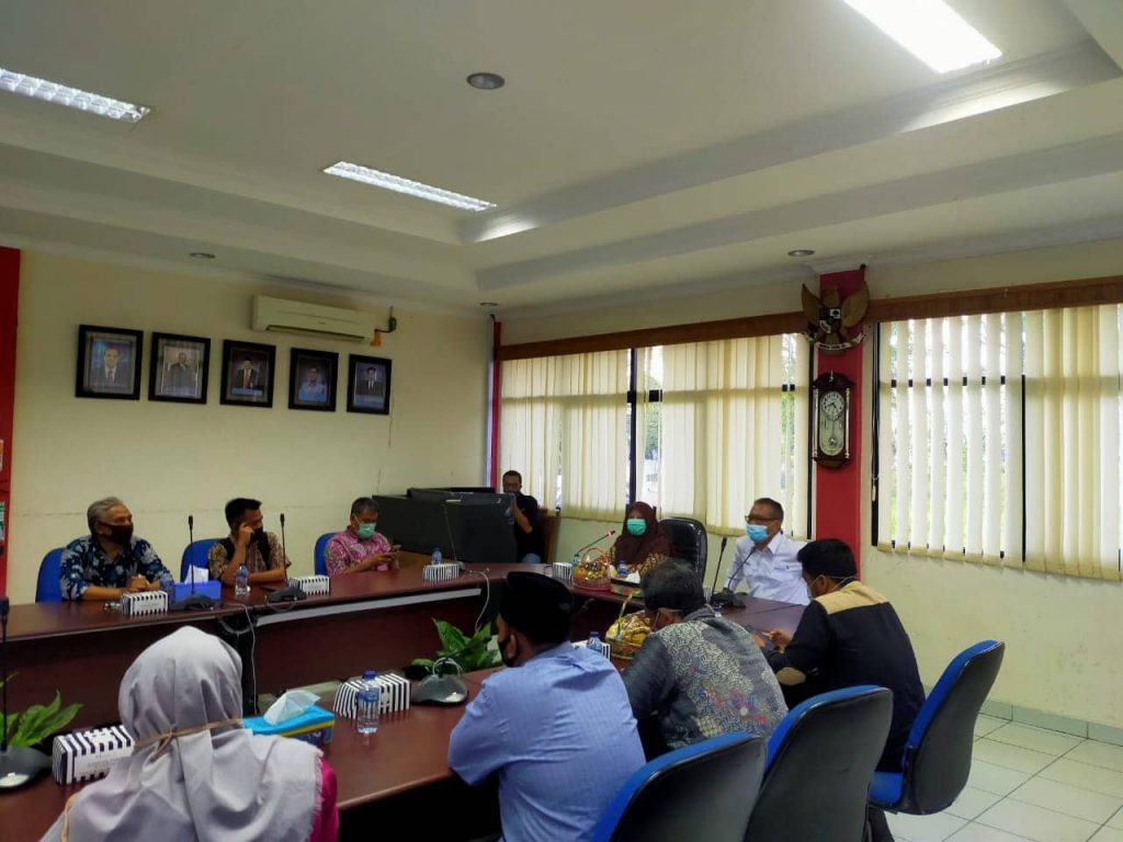 Nevi Serahkan Bantuan Sejumlah Bantuan pada Lembaga di Dapilnya untuk Mengawali Tahun 2021