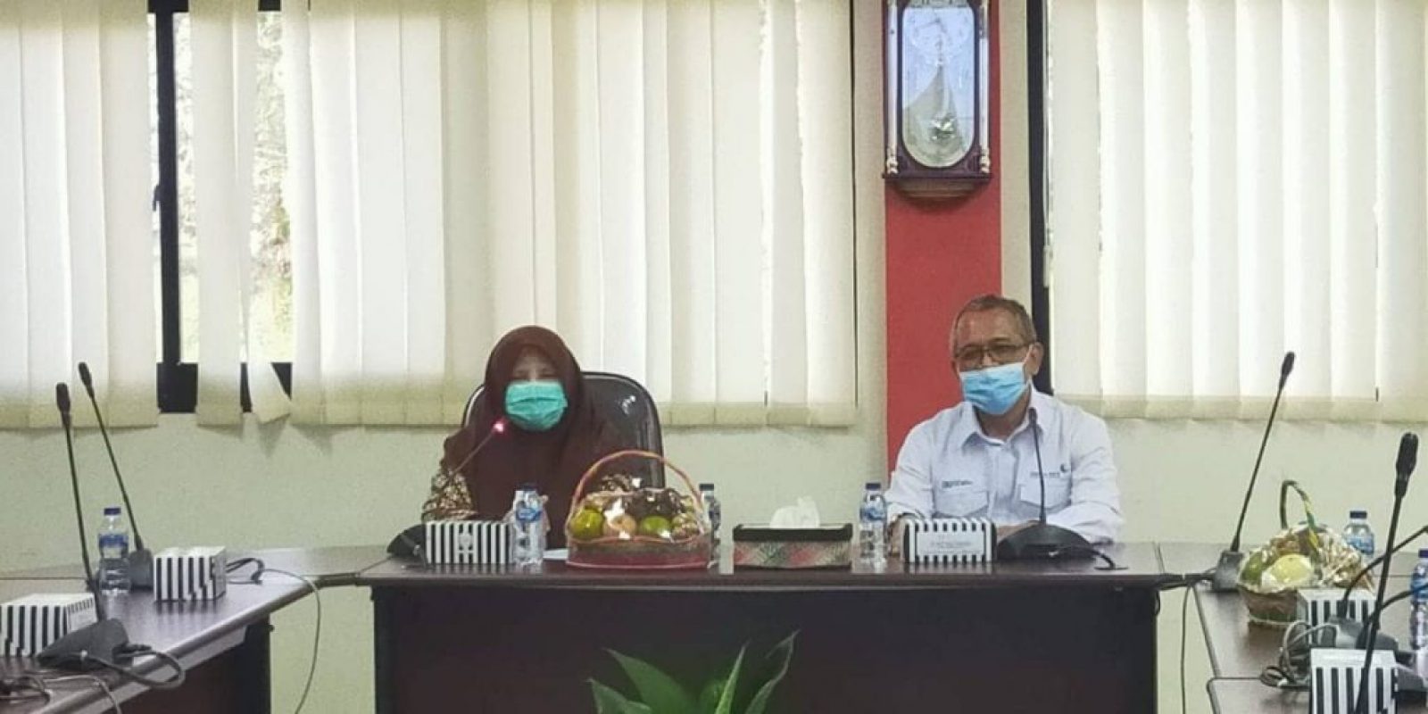 Nevi Serahkan Bantuan Sejumlah Bantuan pada Lembaga di Dapilnya untuk Mengawali Tahun 2021