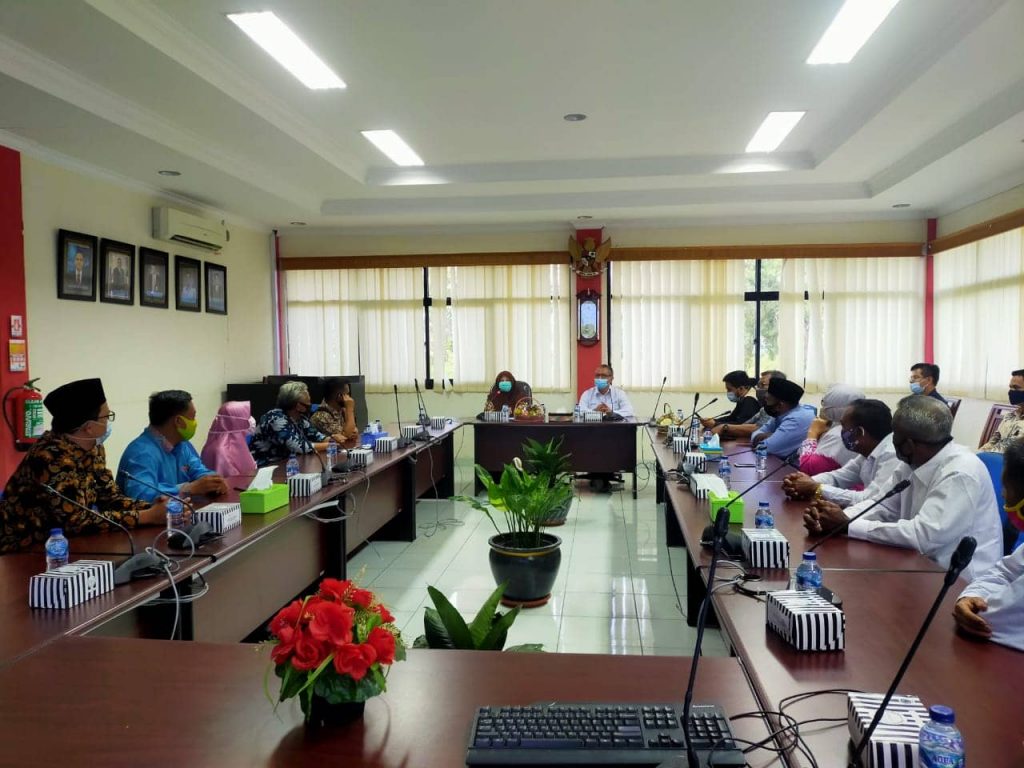 Nevi Serahkan Bantuan Sejumlah Bantuan pada Lembaga di Dapilnya untuk Mengawali Tahun 2021