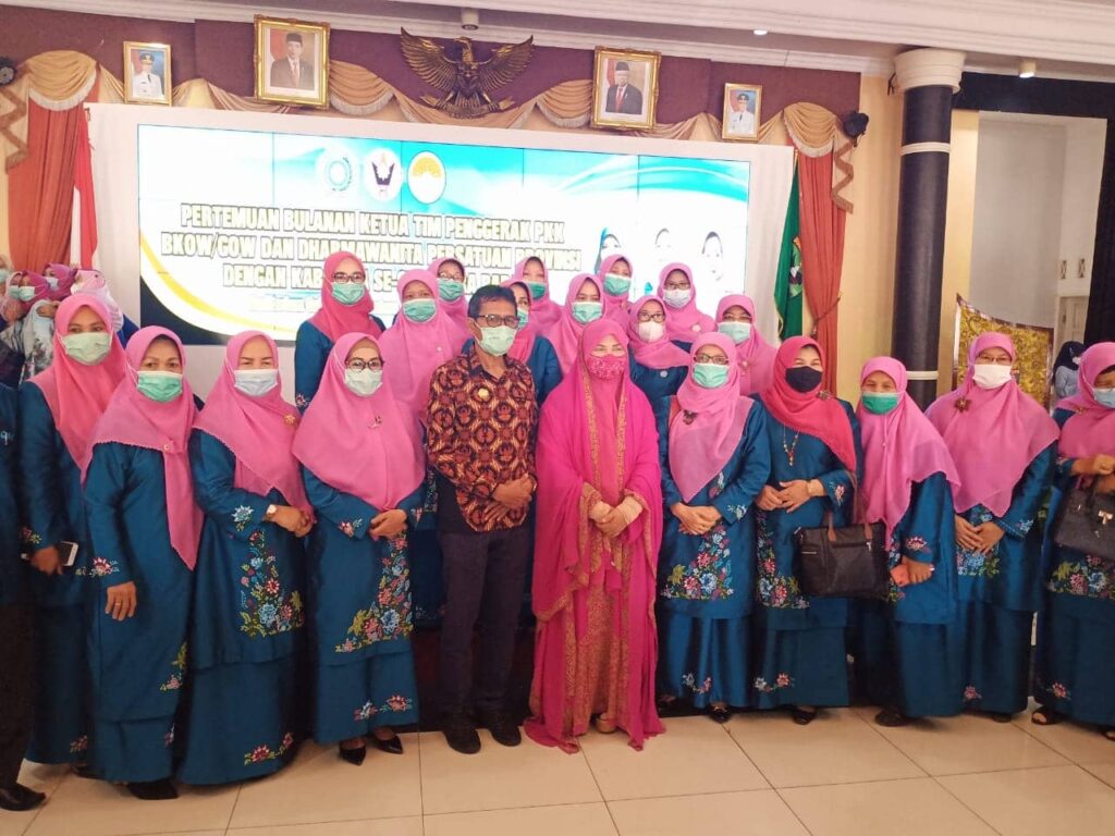 Nevi Zuairina Pamitan pada Acara TP PKK Provinsi Sumbar