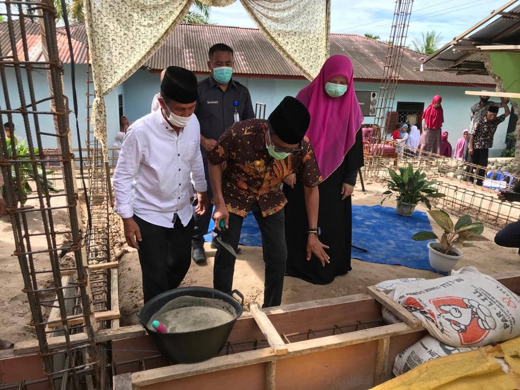 Peletakan Batu Pertama Masjid Al Kautsar di Pasaman, Nevi Zuairina Komitmen dengan Program Kerjanya