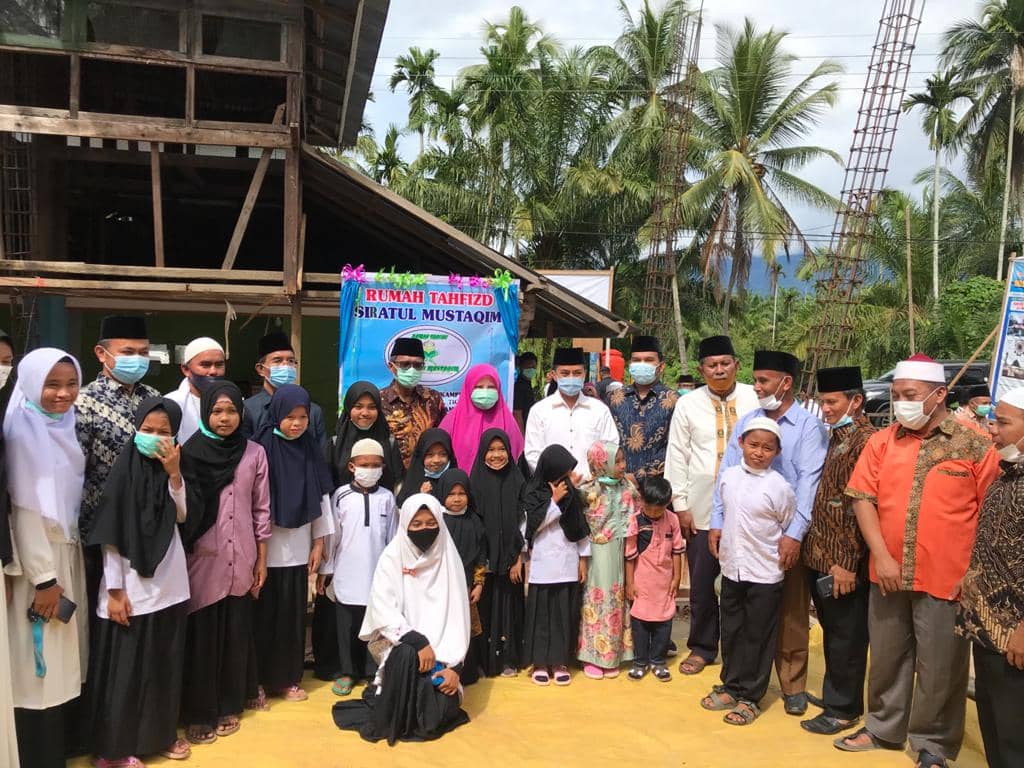 Peletakan Batu Pertama Masjid Al Kautsar di Pasaman, Nevi Zuairina Komitmen dengan Program Kerjanya