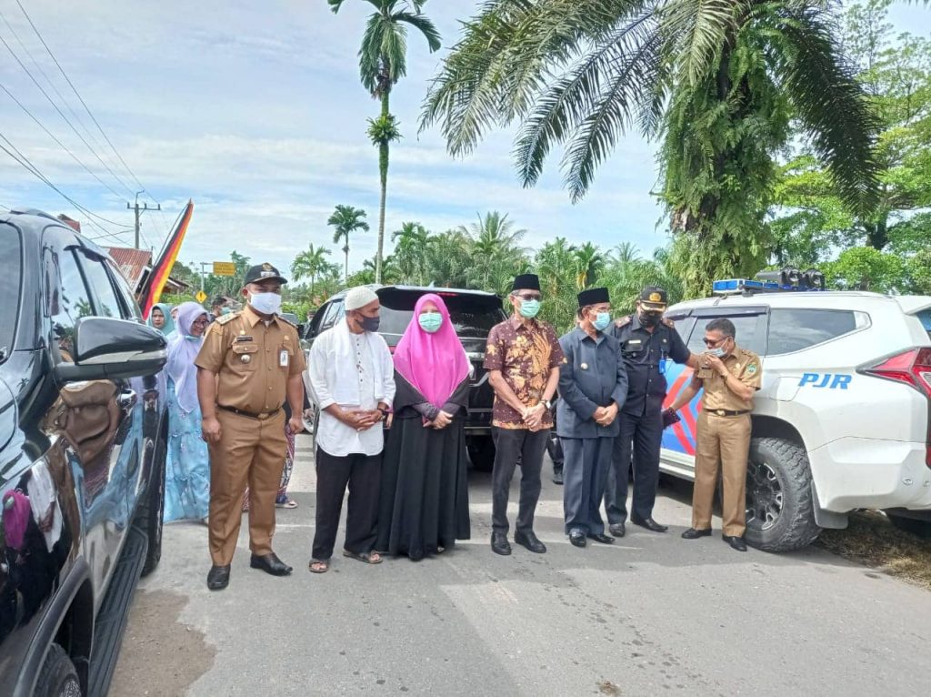 Peletakan Batu Pertama Masjid Al Kautsar di Pasaman, Nevi Zuairina Komitmen dengan Program Kerjanya