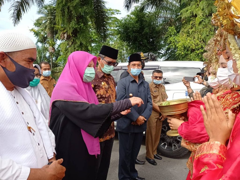 Peletakan Batu Pertama Masjid Al Kautsar di Pasaman, Nevi Zuairina Komitmen dengan Program Kerjanya