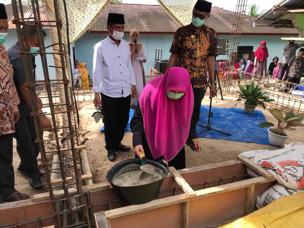 Peletakan Batu Pertama Masjid Al Kautsar di Pasaman, Nevi Zuairina Komitmen dengan Program Kerjanya