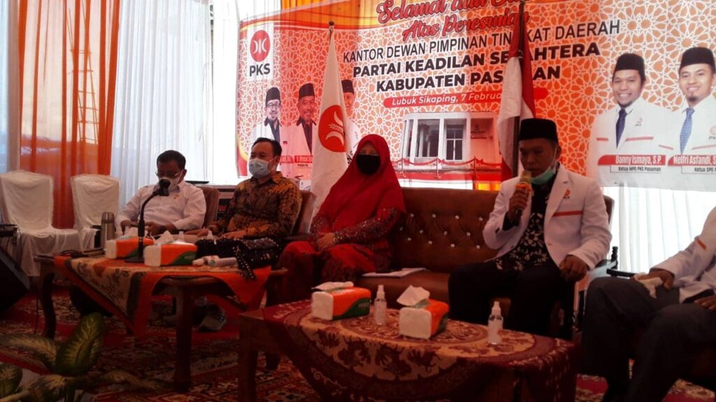 Bertemu Struktur dan Anggota PKS Kabupaten Pasaman, Nevi Zuairina Mengatakan SKB Tiga Menteri Akan Semakin Bagus Bila Mengakomodir Nilai-Nilai Kearifan Lokal