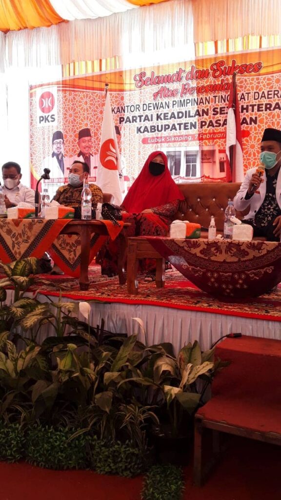 Bertemu Struktur dan Anggota PKS Kabupaten Pasaman, Nevi Zuairina Mengatakan SKB Tiga Menteri Akan Semakin Bagus Bila Mengakomodir Nilai-Nilai Kearifan Lokal
