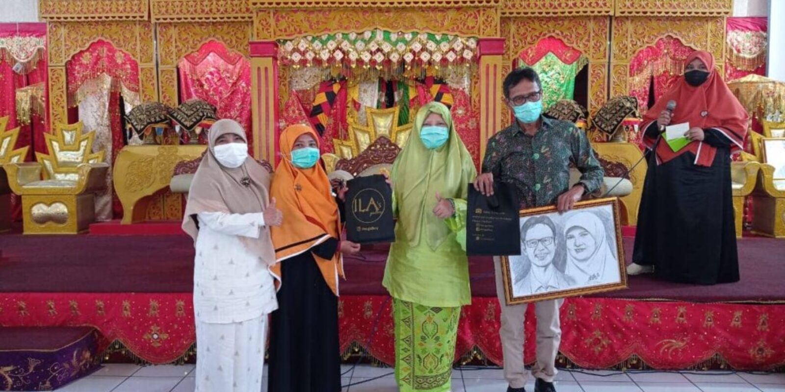 Nevi Zuairina Memberikan Arahan Pada Pelatihan Pranikah Untuk Remaja Bukittinggi