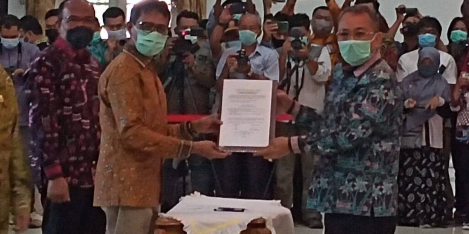 Nevi Zuarina Menghadiri Acara Serah Terima Jabatan Gubernur Sumatera Barat Kepada PLH