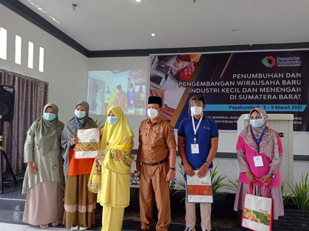 Anggota DPR RI Fraksi PKS Nevi Zuarina Mendampingi Program Pemerintah Untuk 45 IKM di Payakumbuh