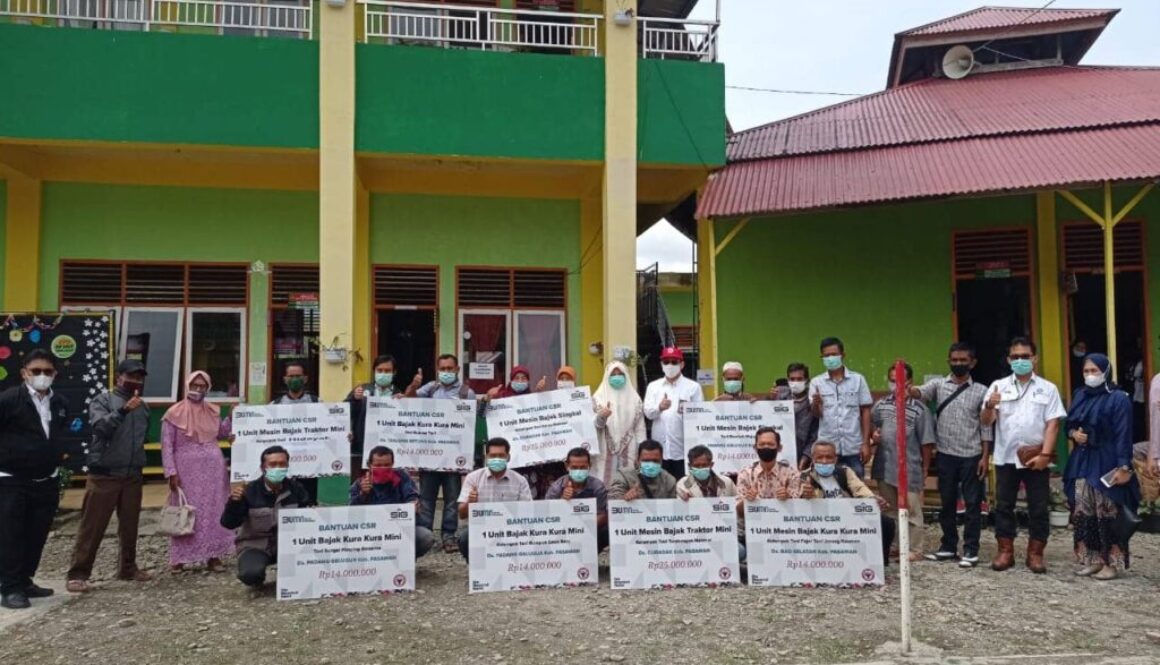 Anggota DPR RI Fraksi PKS Nevi Zuarina Menyalurkan Bantuan Alsintan Untuk 9 Kelompok Tani
