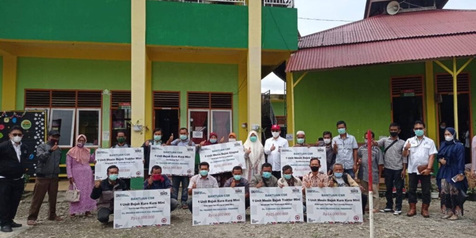 Anggota DPR RI Fraksi PKS Nevi Zuarina Menyalurkan Bantuan Alsintan Untuk 9 Kelompok Tani
