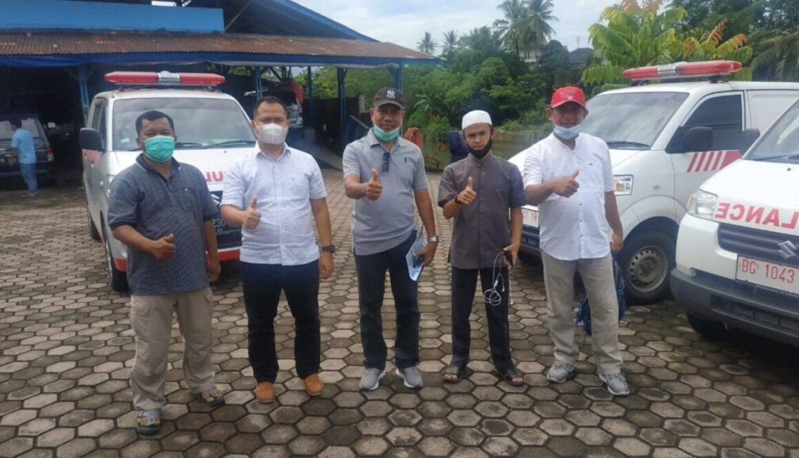Nevi Zuairina Mendampingi Penyalurkan Bantuan Ambulan Kepada Empat Yayasan di Sumbar