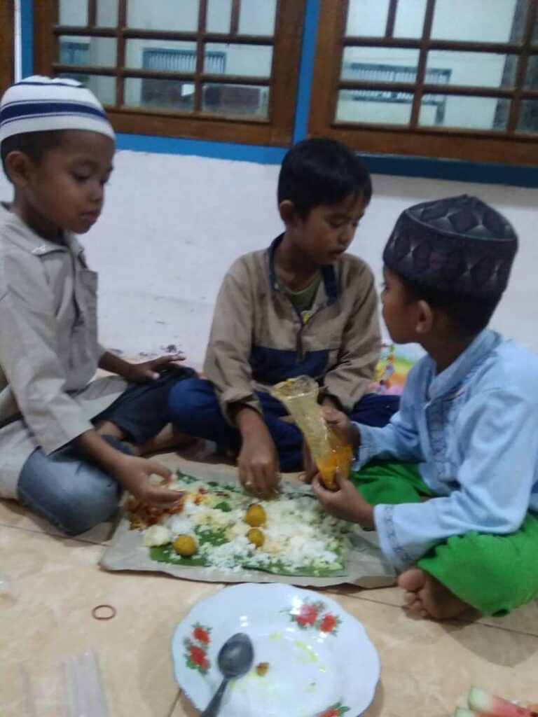 Nevi Zuairina Berpartisipasi Program DPP PKS untuk Berbagi 1,9 Juta Takjil yang Dibeli dari UMKM