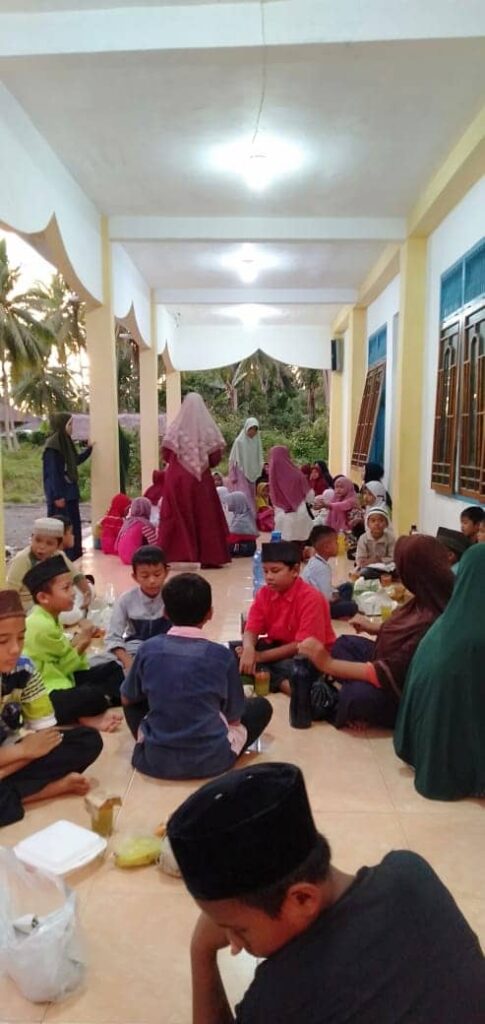 Nevi Zuairina Berpartisipasi Program DPP PKS untuk Berbagi 1,9 Juta Takjil yang Dibeli dari UMKM