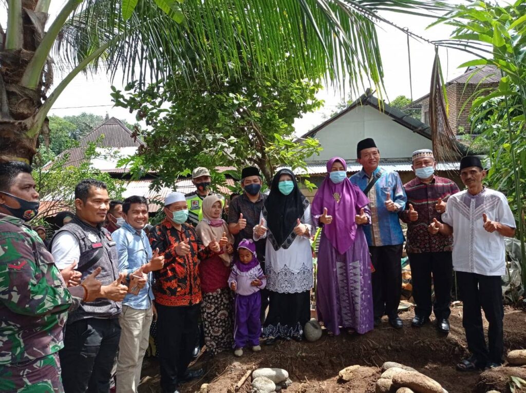 Nevi Zuairina melakukan Peletakan Batu Pertama Sekolah Dhuafa di Pasaman Barat