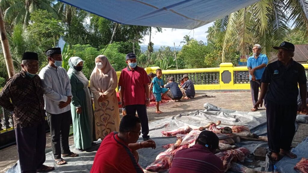 Rutinitas Hj. Nevi Zuairina Berkurban di Delapan Kabupaten Kota di Sumatera Barat