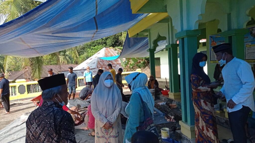 Rutinitas Hj. Nevi Zuairina Berkurban di Delapan Kabupaten Kota di Sumatera Barat