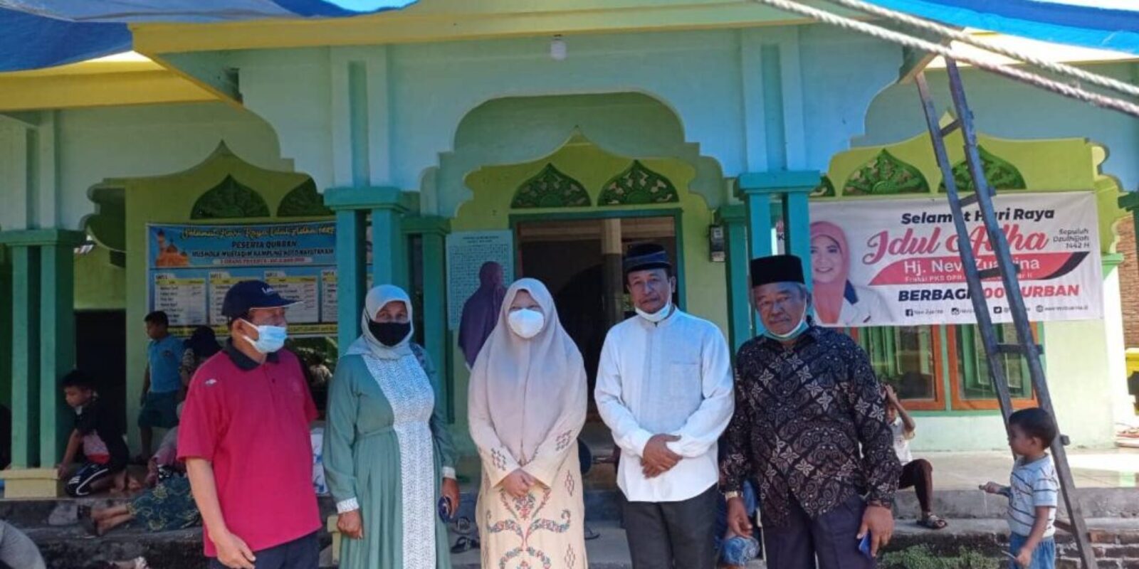 Rutinitas Hj. Nevi Zuairina Berkurban di Delapan Kabupaten Kota di Sumatera Barat