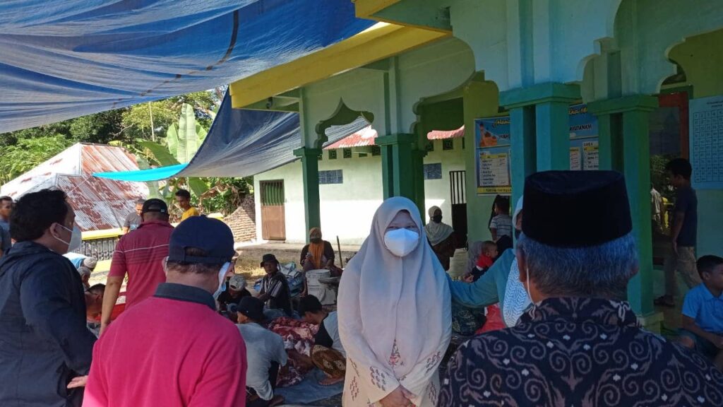 Rutinitas Hj. Nevi Zuairina Berkurban di Delapan Kabupaten Kota di Sumatera Barat