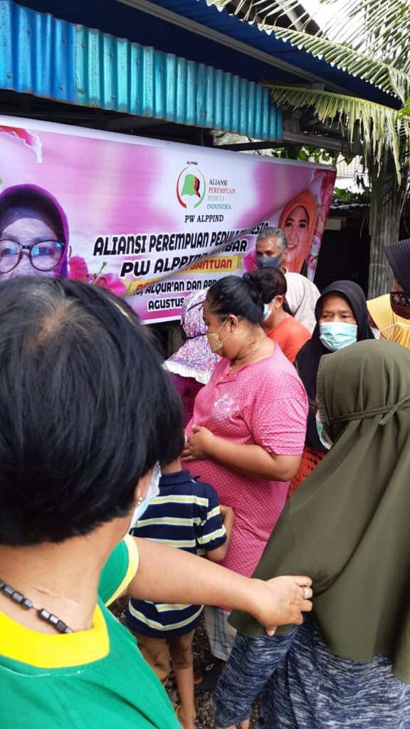 Jelang HUT RI, Nevi Zuairina dan ALPPIND Laksanakan Penyebaran Paket Sembako, APD dan Al Qur’an