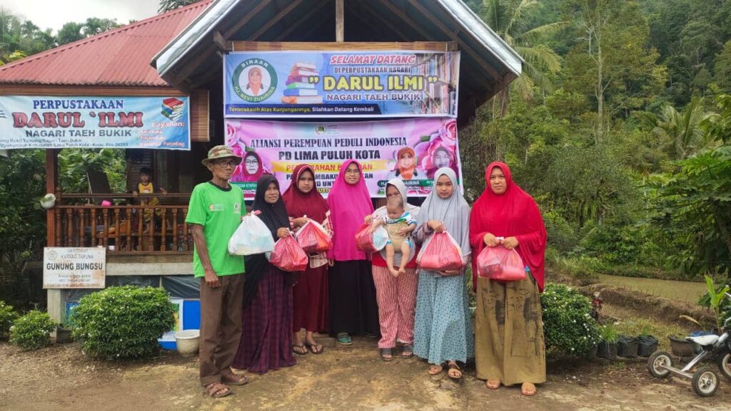 Jelang HUT RI, Nevi Zuairina dan ALPPIND Laksanakan Penyebaran Paket Sembako, APD dan Al Qur’an