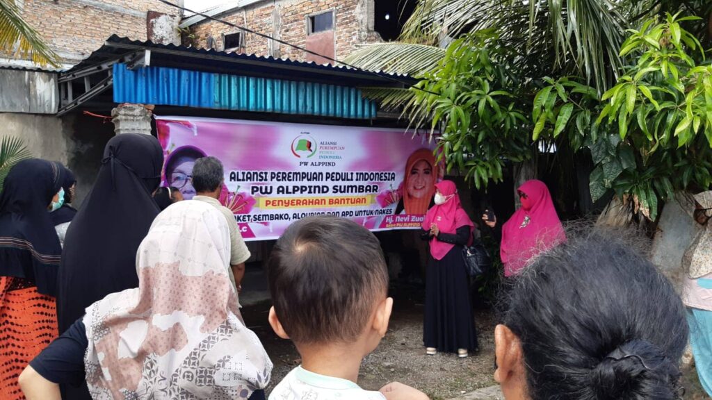 Jelang HUT RI, Nevi Zuairina dan ALPPIND Laksanakan Penyebaran Paket Sembako, APD dan Al Qur’an