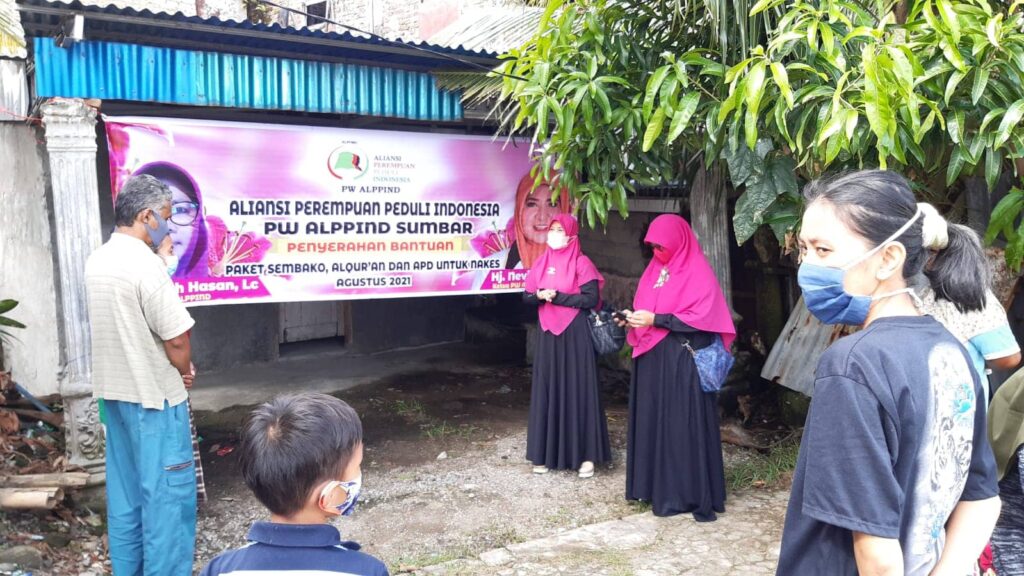 Jelang HUT RI, Nevi Zuairina dan ALPPIND Laksanakan Penyebaran Paket Sembako, APD dan Al Qur’an